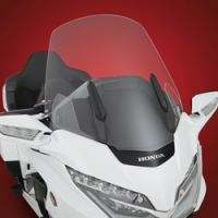 20-521_1_Clear Large Windshield on 2018 Gold Wing.jpg